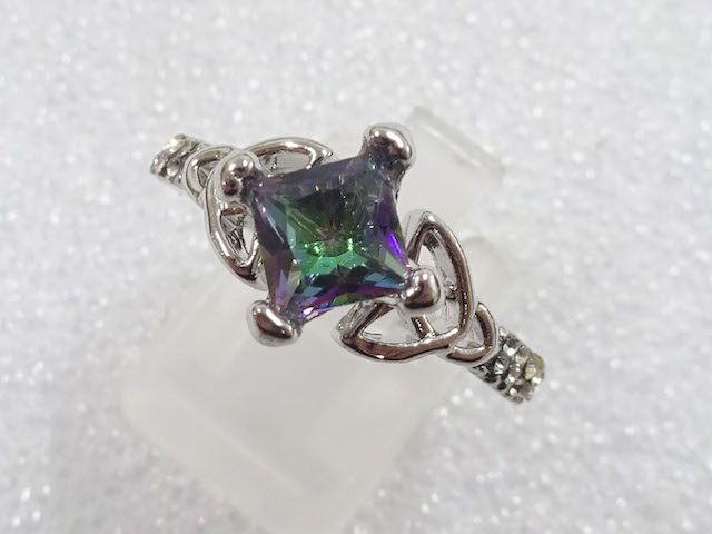 JAPANESE KIMONO / ANTIQUE COLORED STONE RING (SIZE 19.5)